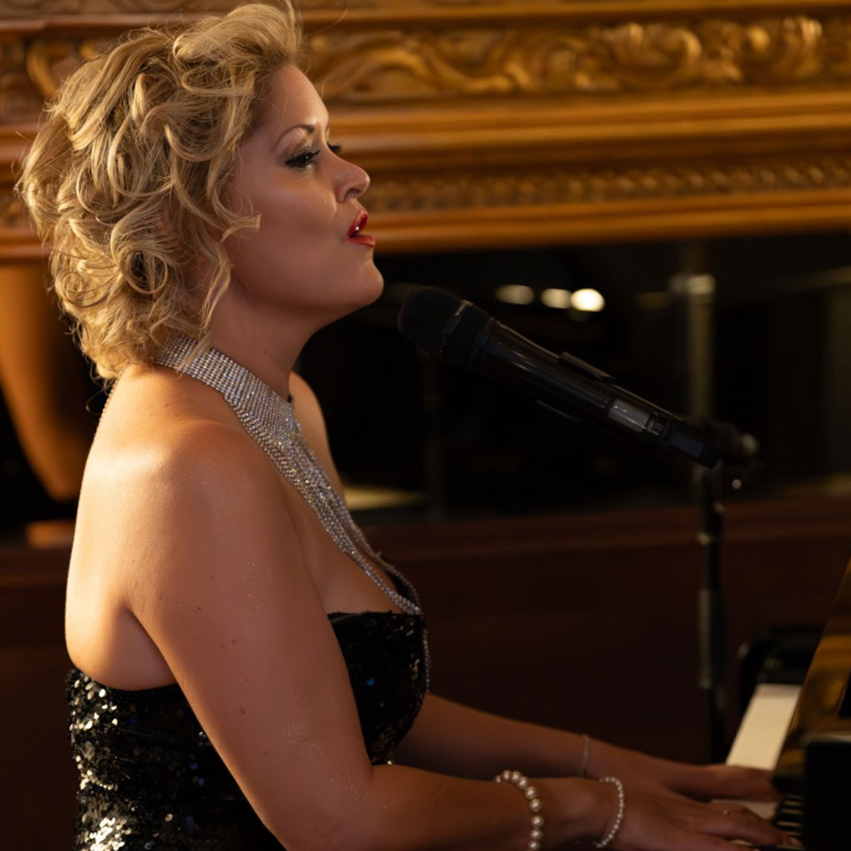 Dubai-based singer Lisa Goldin: "Take your time to get to know"