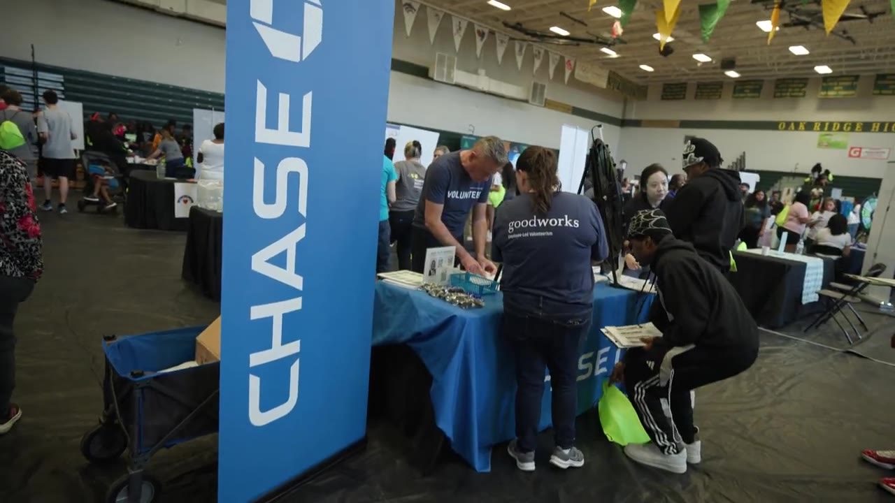 Teach Students Money Expo — expo floor with students and volunteers