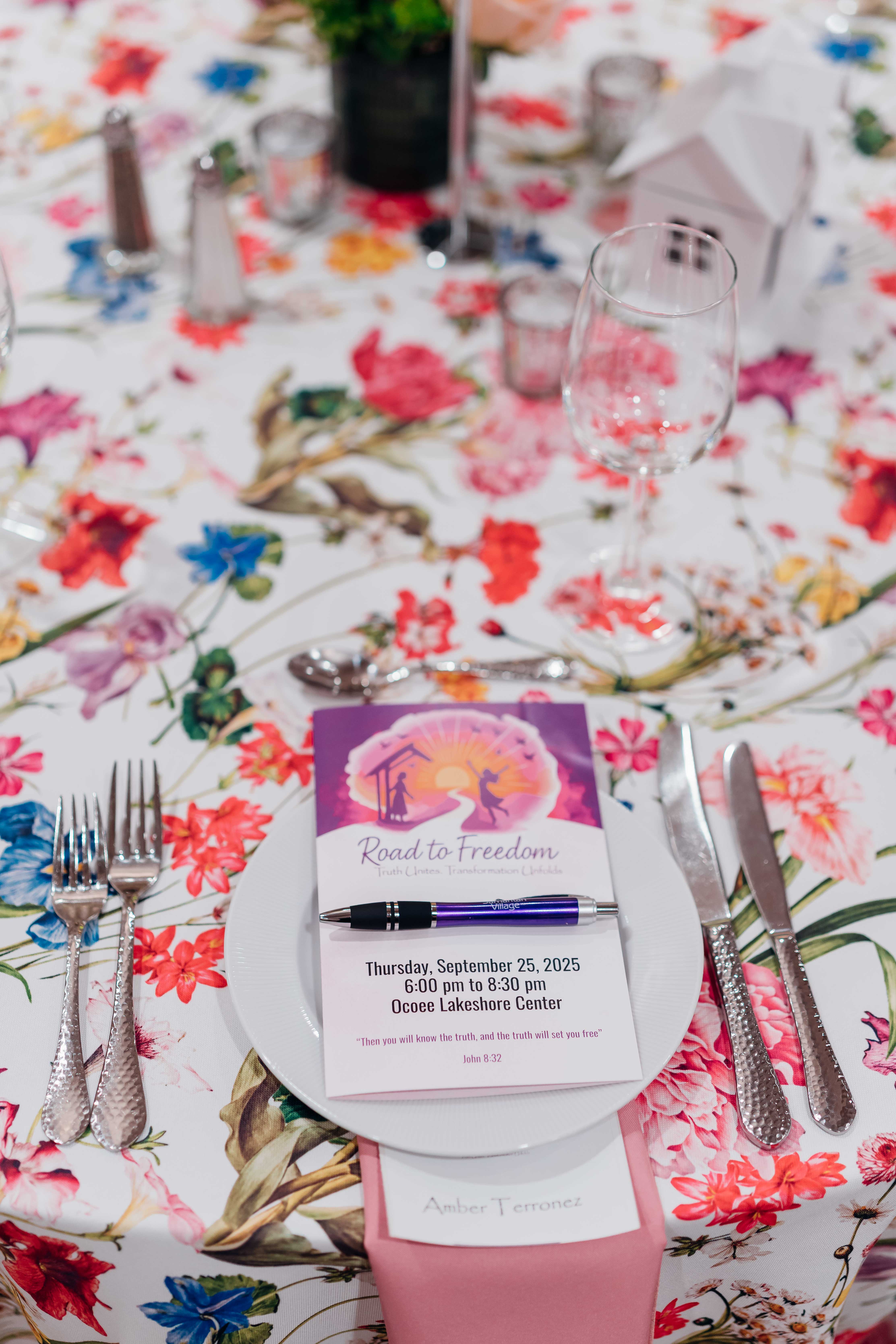Road to Freedom Gala 2025, elegant table setting with floral centerpiece