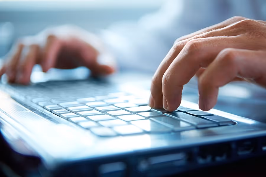 closeup-typing-hands