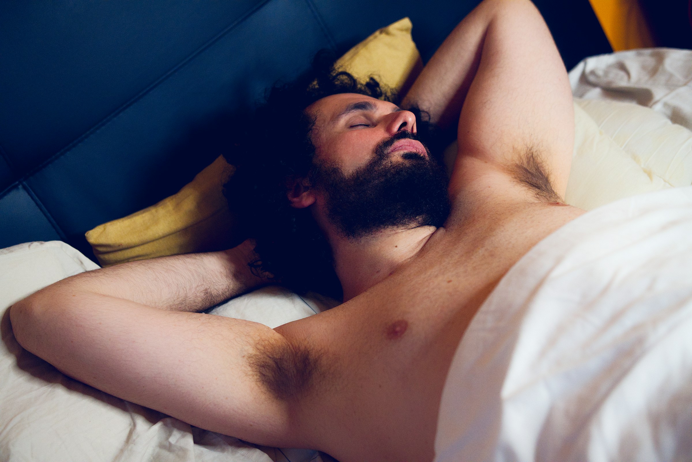 Is It Better to Sleep Naked? Pros, Cons & What to Consider