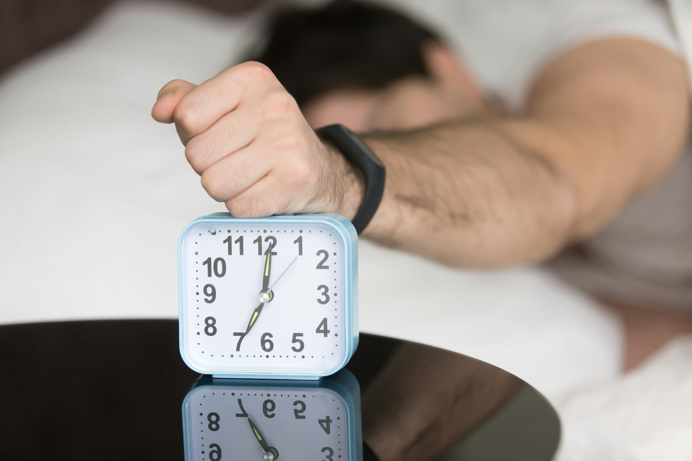 Discover if 4 hours of sleep can sustain health and performance. Learn what science says about chronic sleep loss and optimal rest.