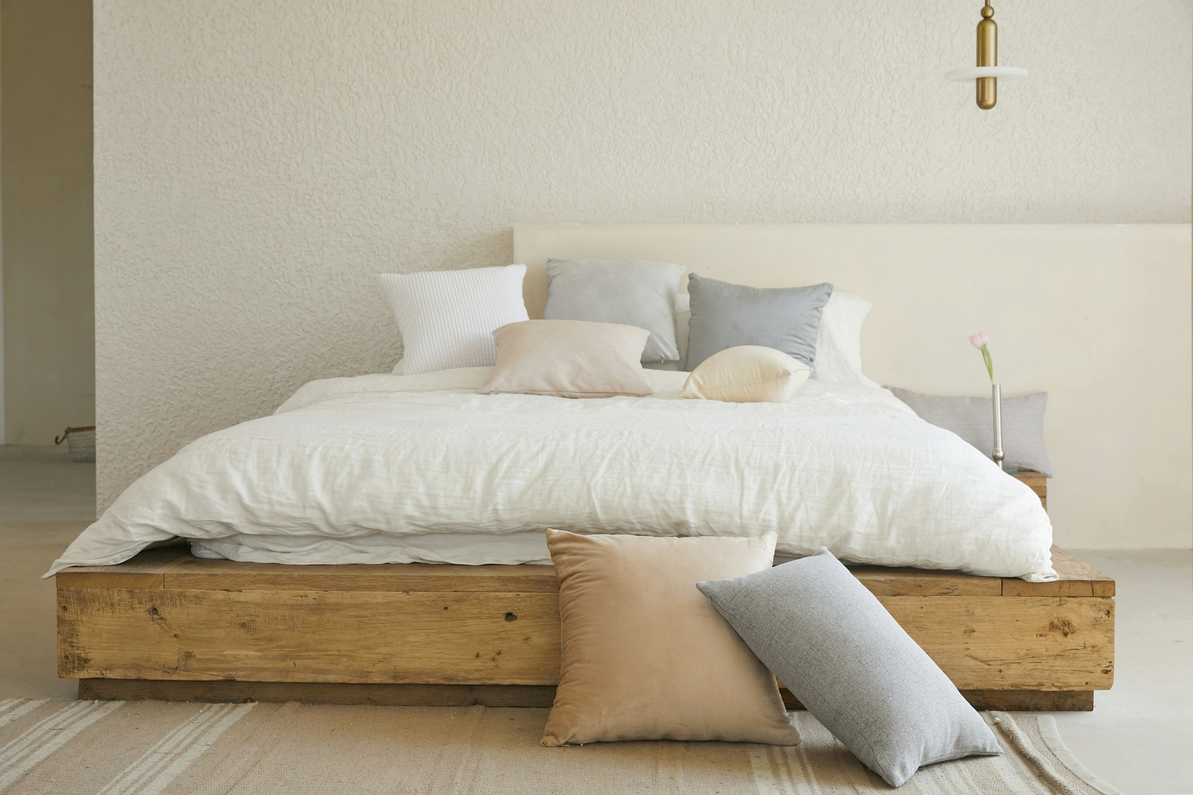 Struggling to fall asleep on time? Learn practical, science-backed steps to reset your sleep schedule and start going to bed earlier with ease.