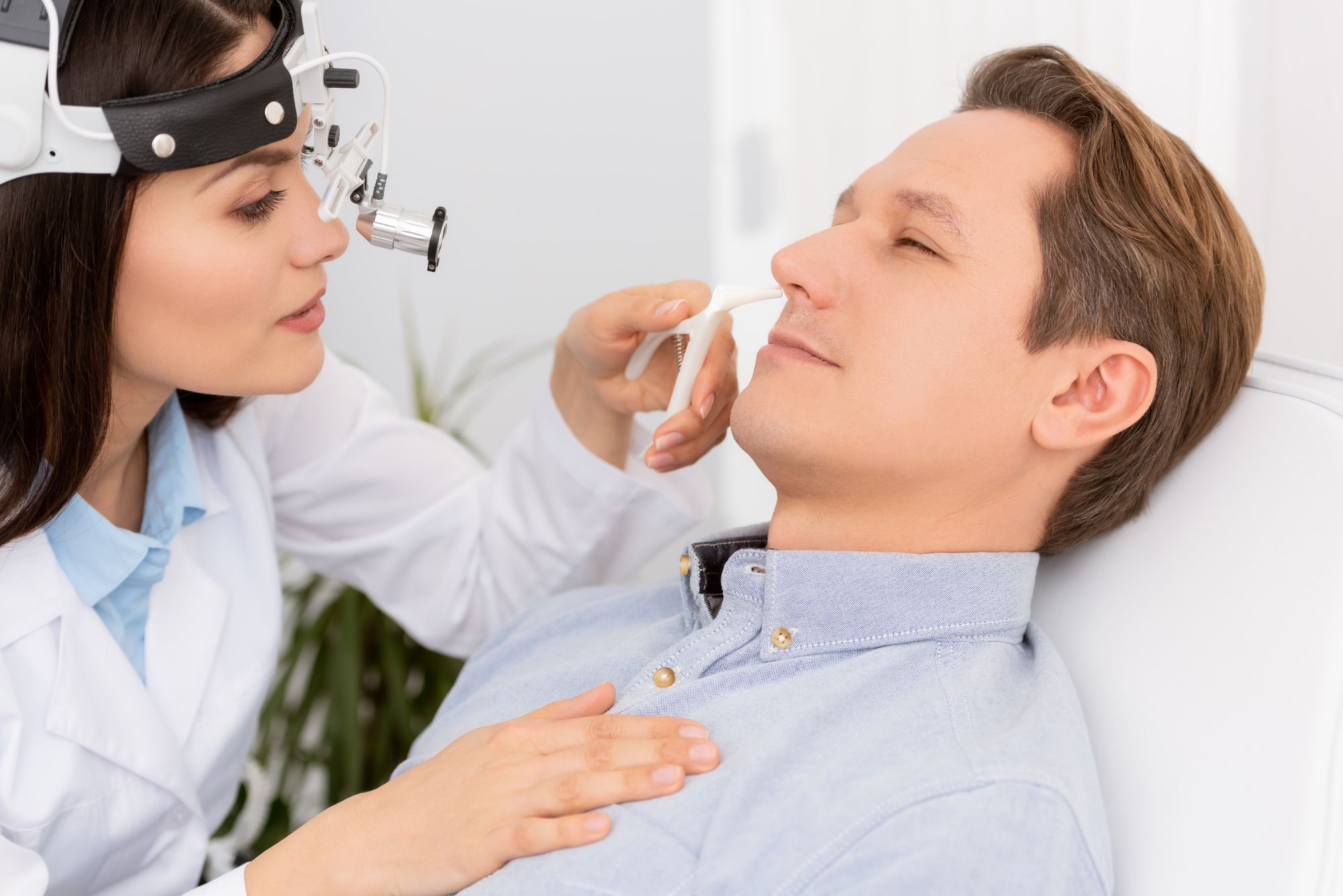 A deviated septum can reduce airflow by up to 40% and worsen sleep apnea. Find out how this connection impacts sleep health and treatment choices.