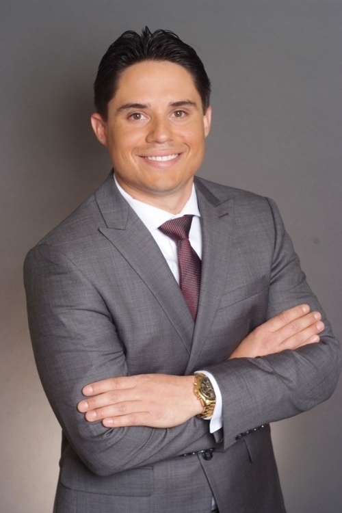 Lauren Neves Headshot