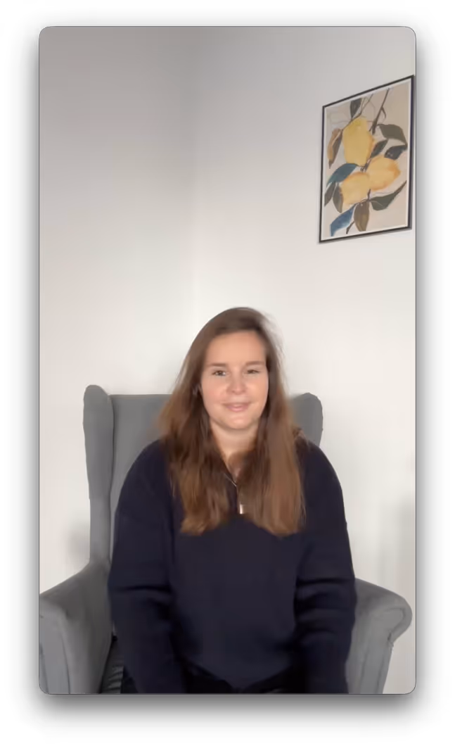 Volunteer Vanessa im Profil als sie über letsact spricht
