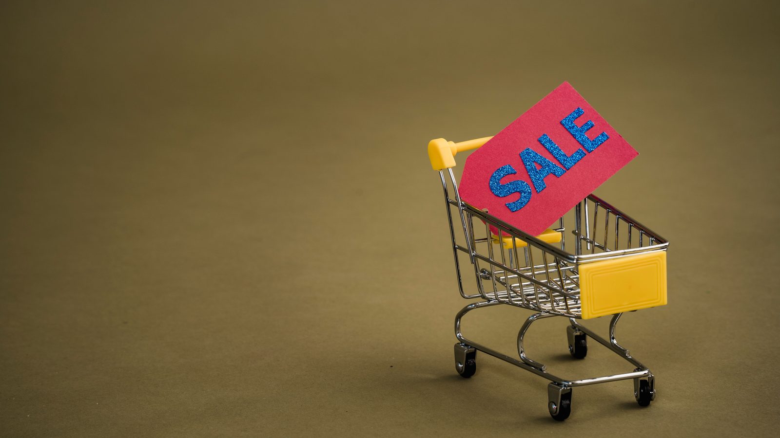 Shopping cart discount tags store.