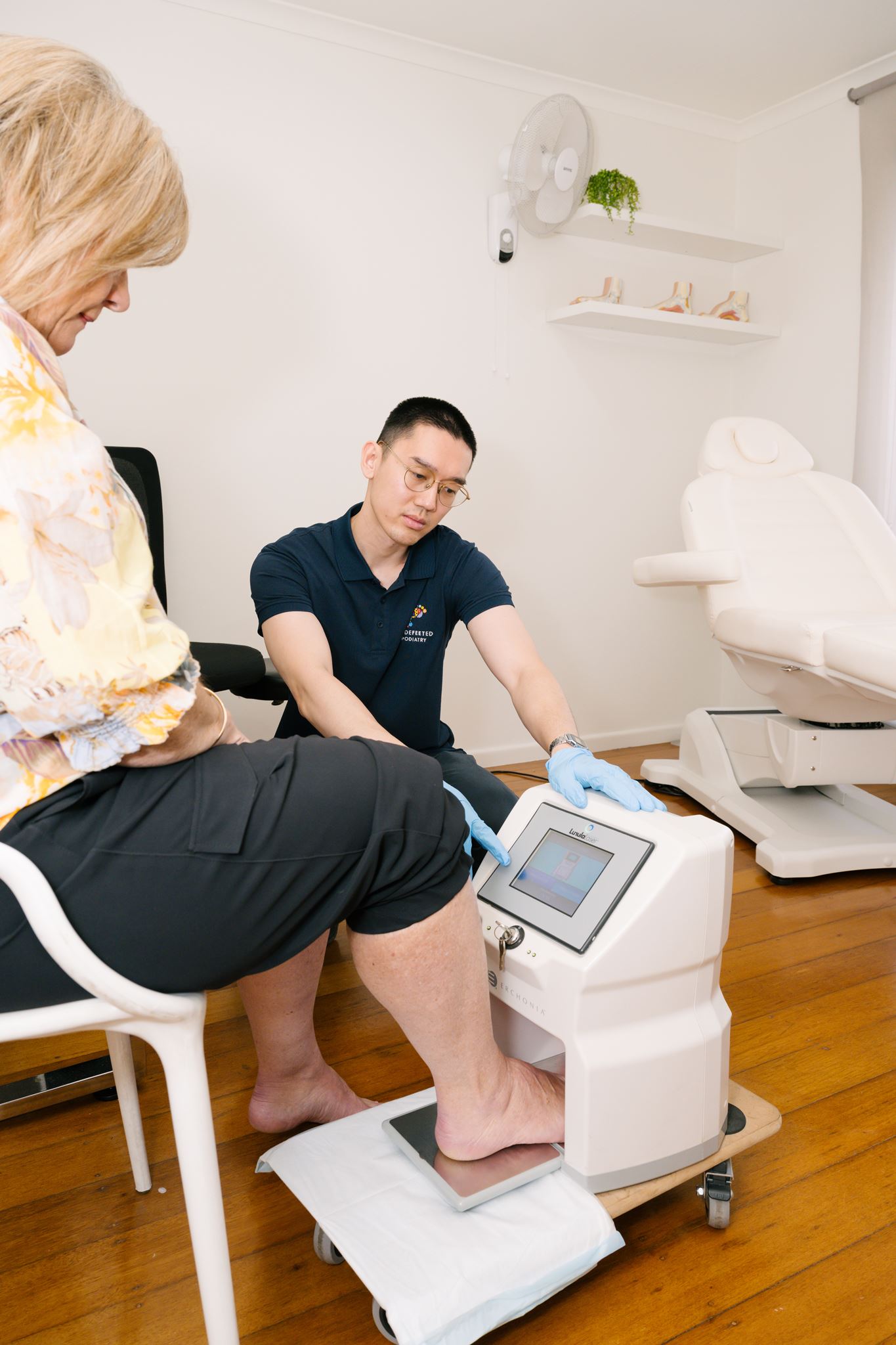 Lunula Laser treatment session