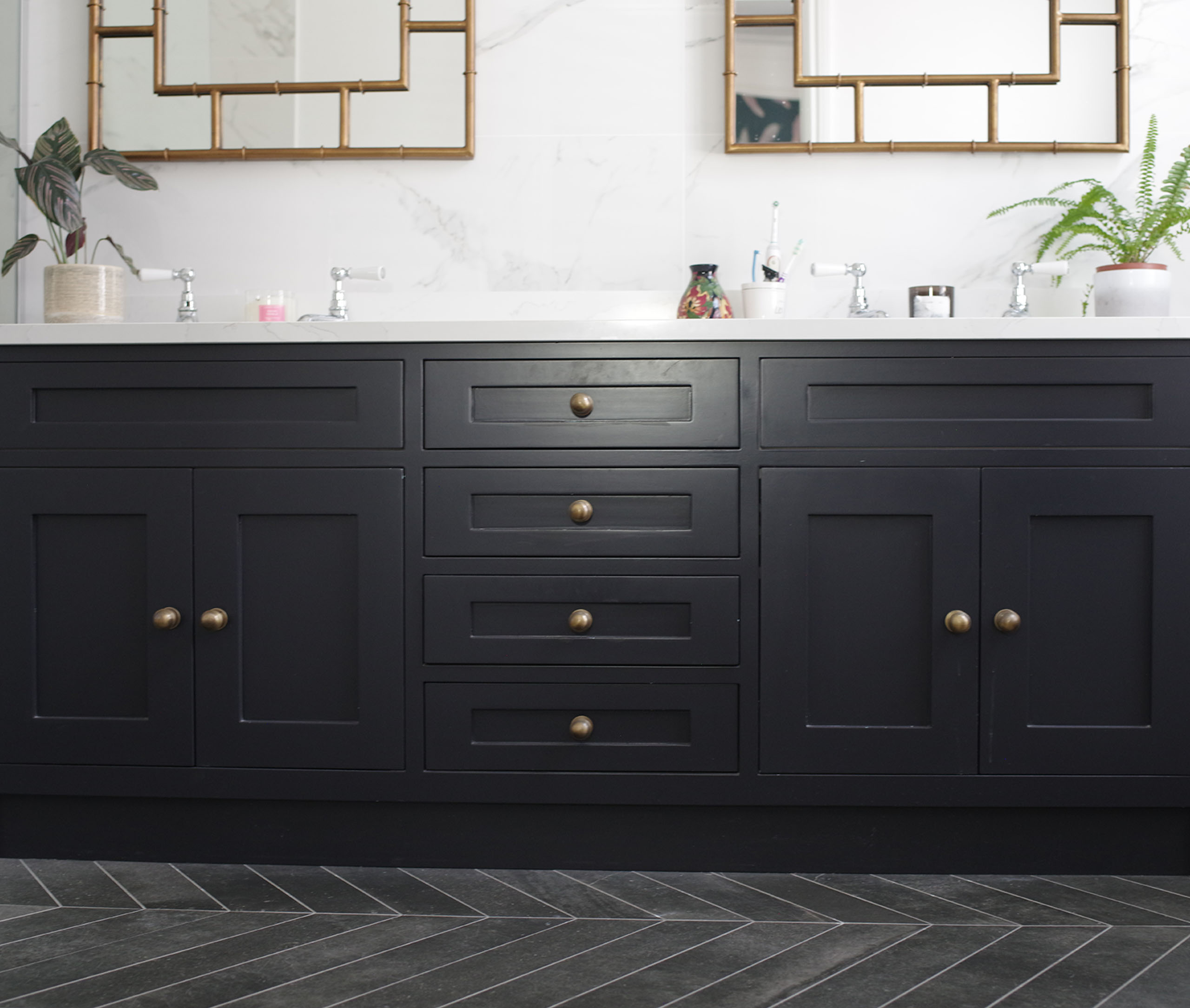 spacedin-twin-vanity-shaker-style