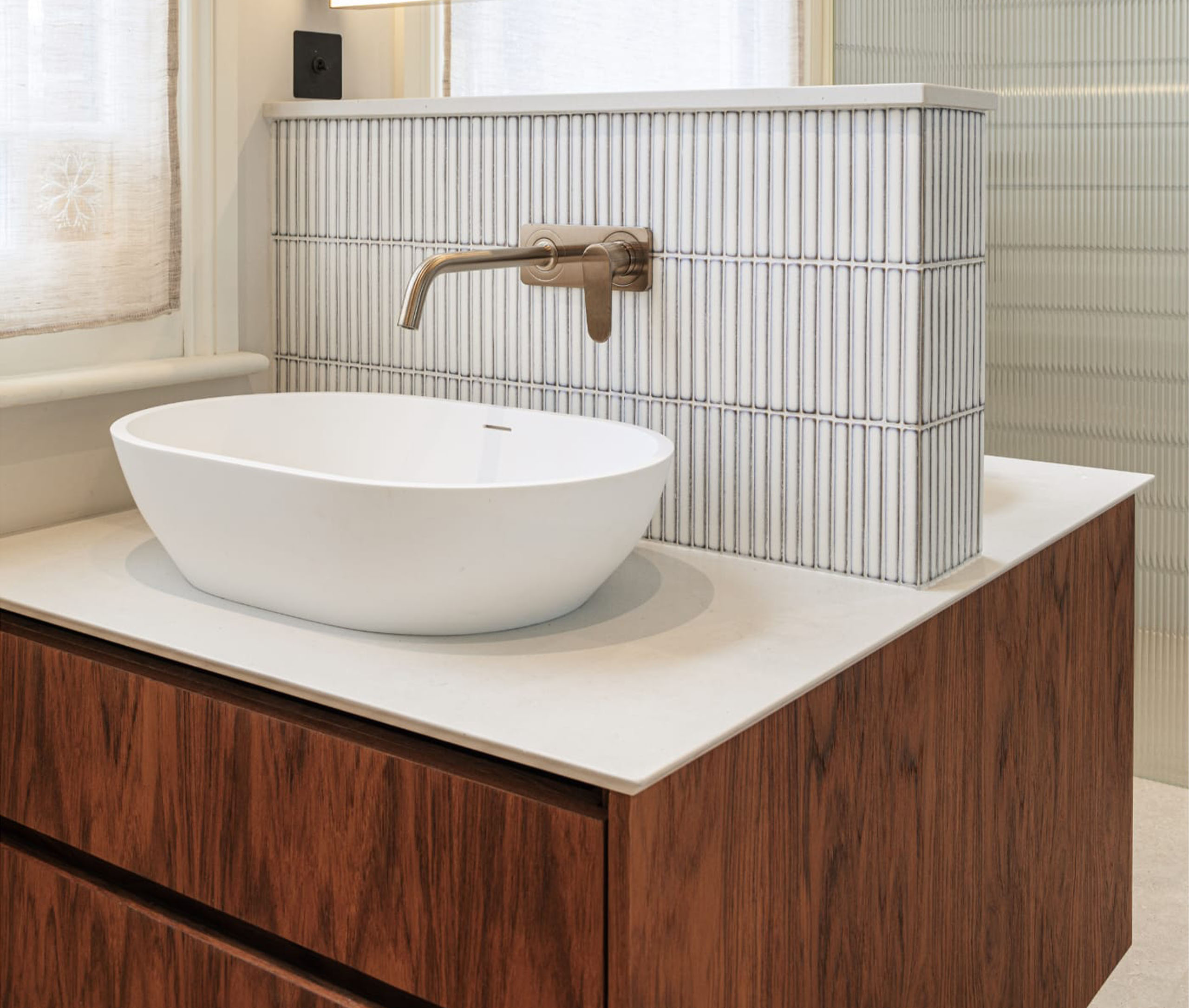 spacedin-minimal-double-vanity-teak-veneer