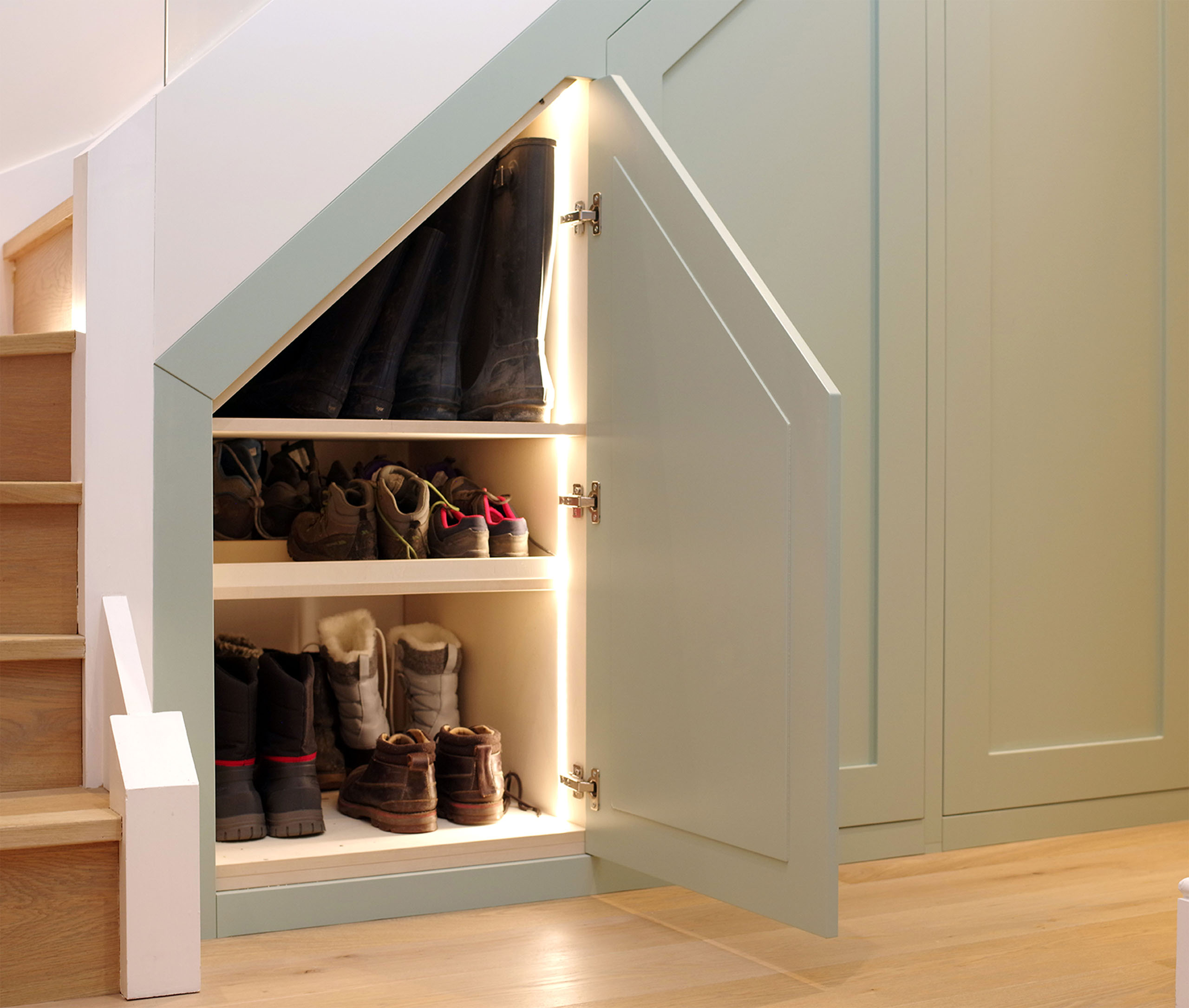 spacedin-understairs-boot-storage