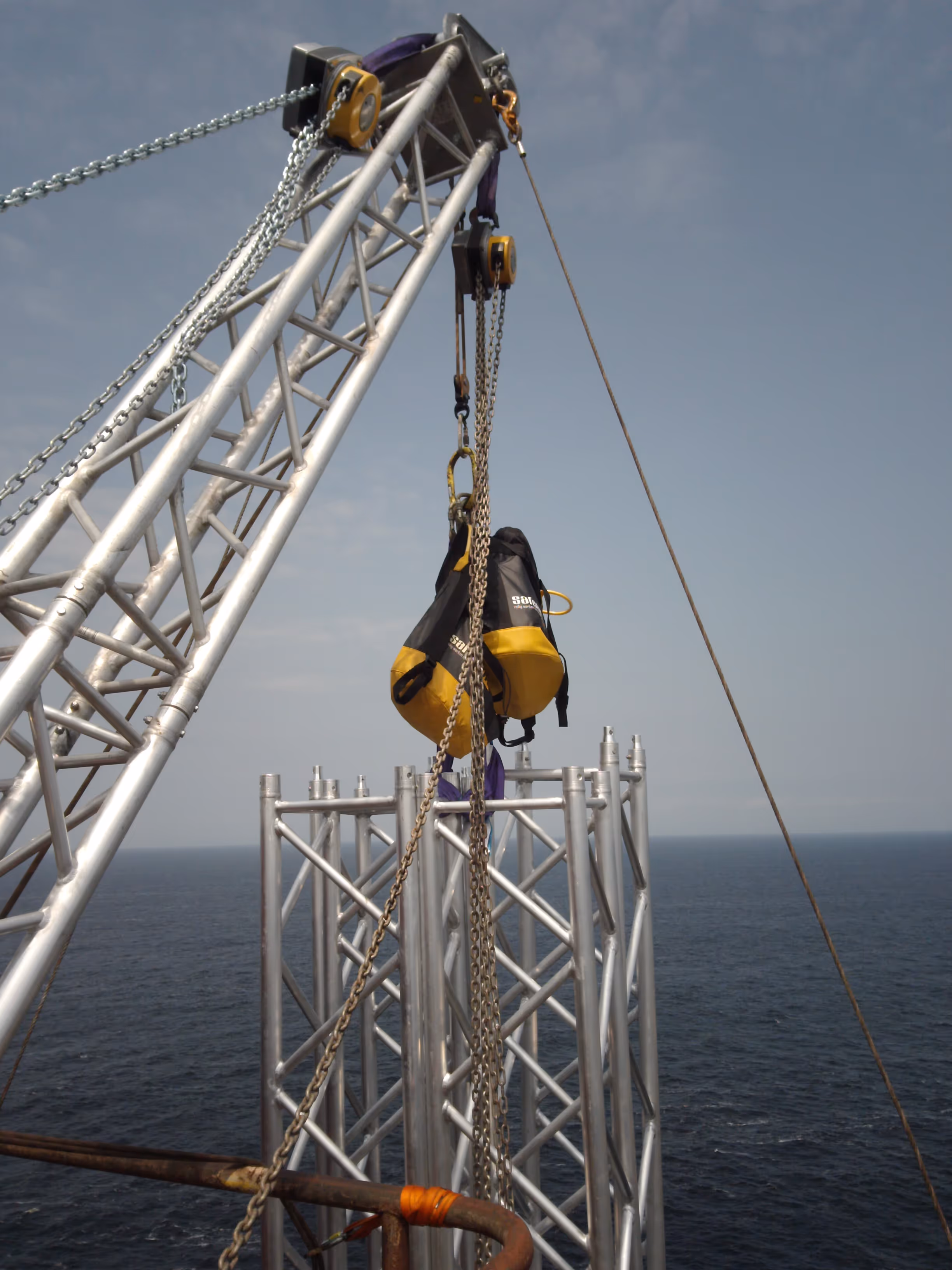 Setting up the lifting system to replace Sanha's flare tips is a delicate operation takign 1.5 days. 