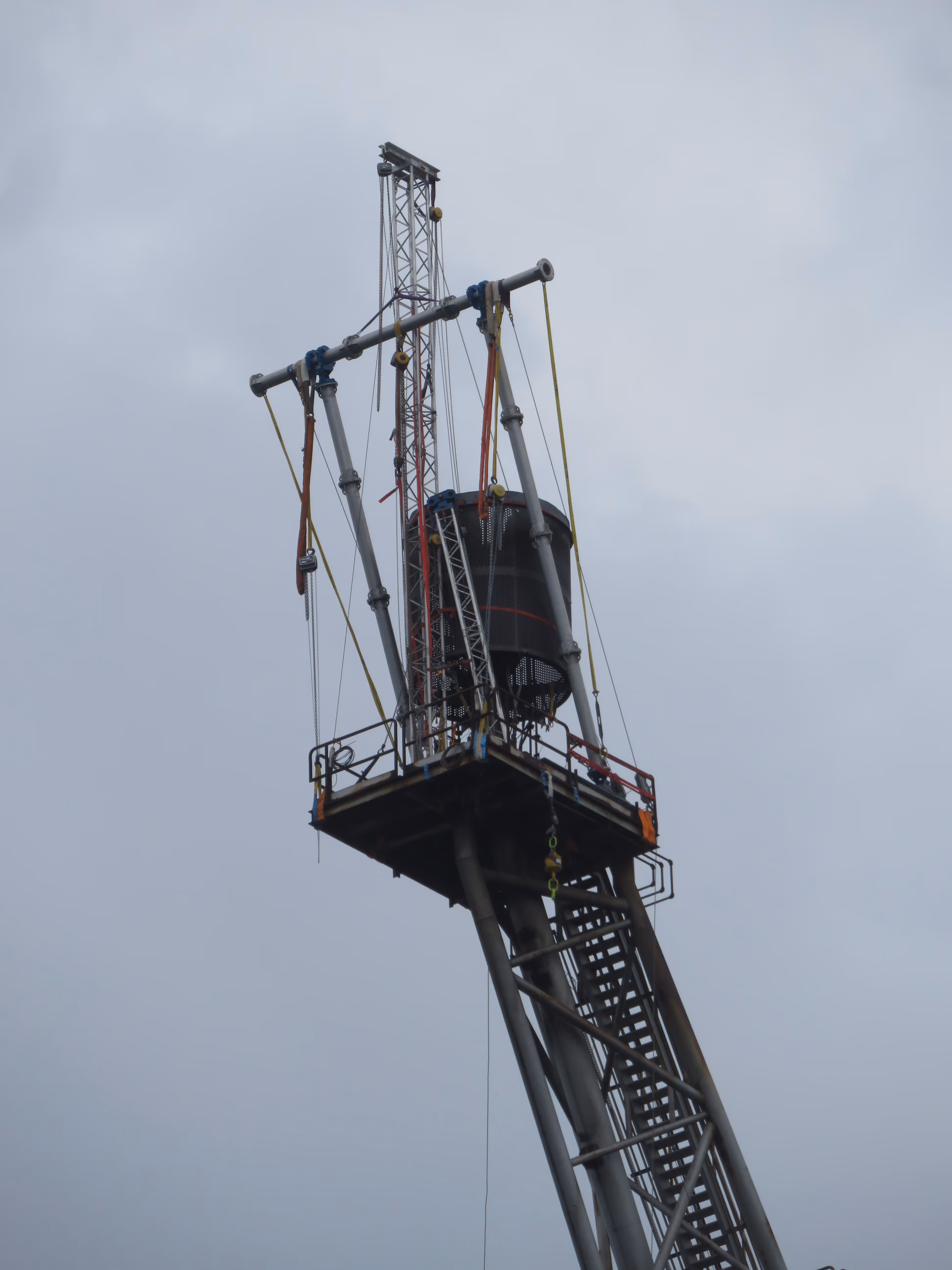 Coinbit uses light weight modular lifting systems that can be erected by hand. Several systems are used to finally install the main lift syste..