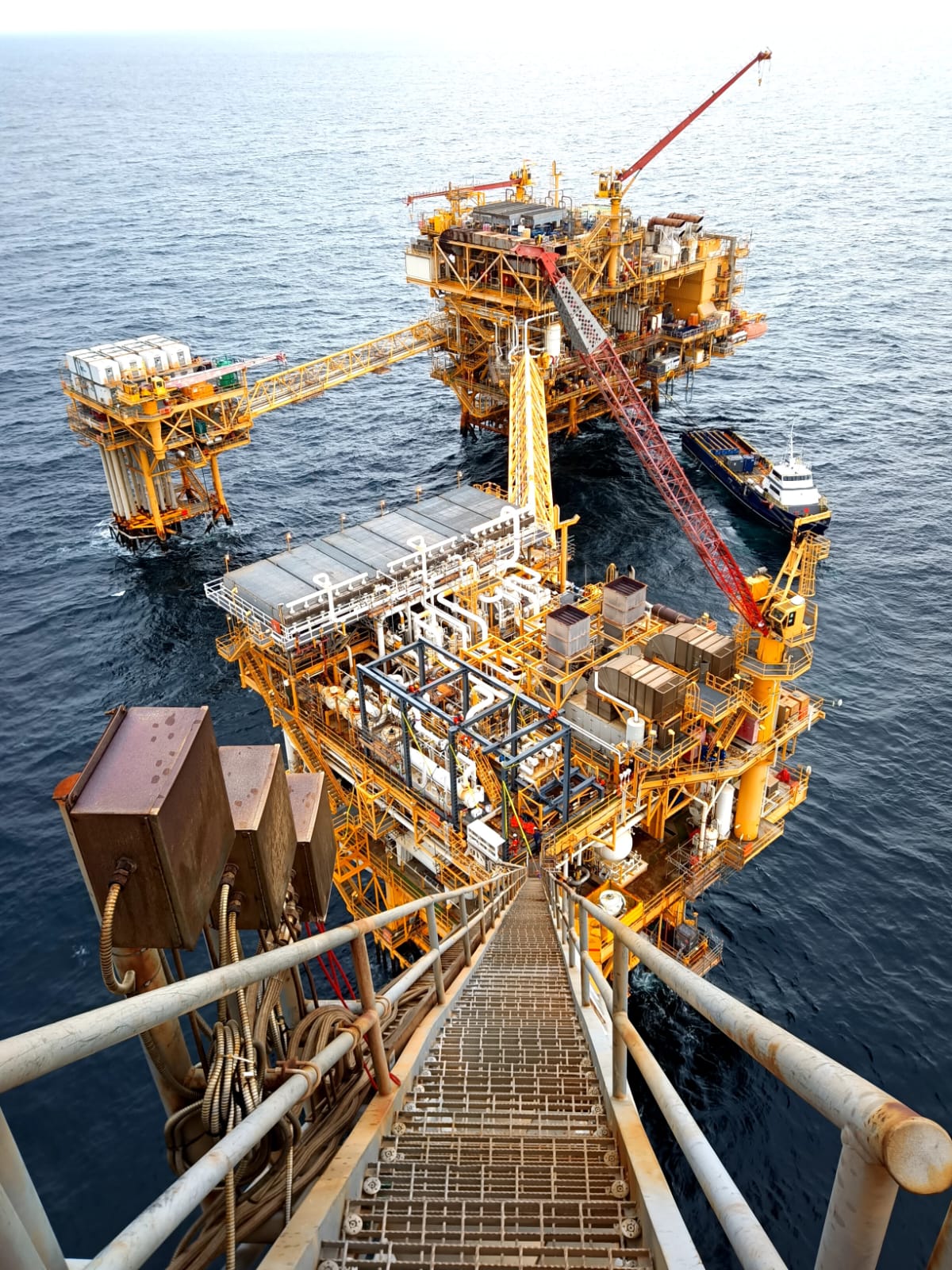 Top view of the project-specific modular lifting system at the GEP platform in Trinidad, part of Conbit's collaboration with Woodside on the valve replacement project.