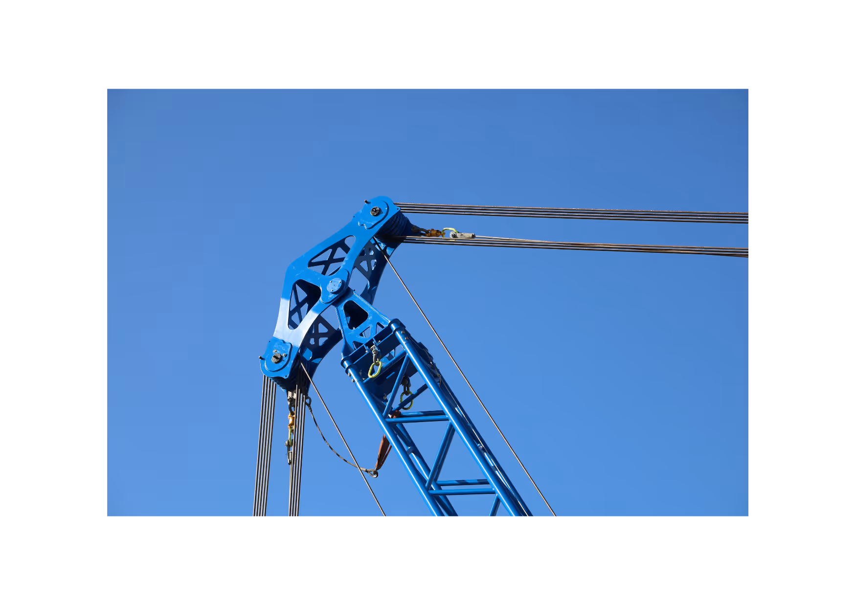 The tilt head is one of the main components keeping the SL900 Lifting System light and still able to lift loads exceeding 150 tonnes.
