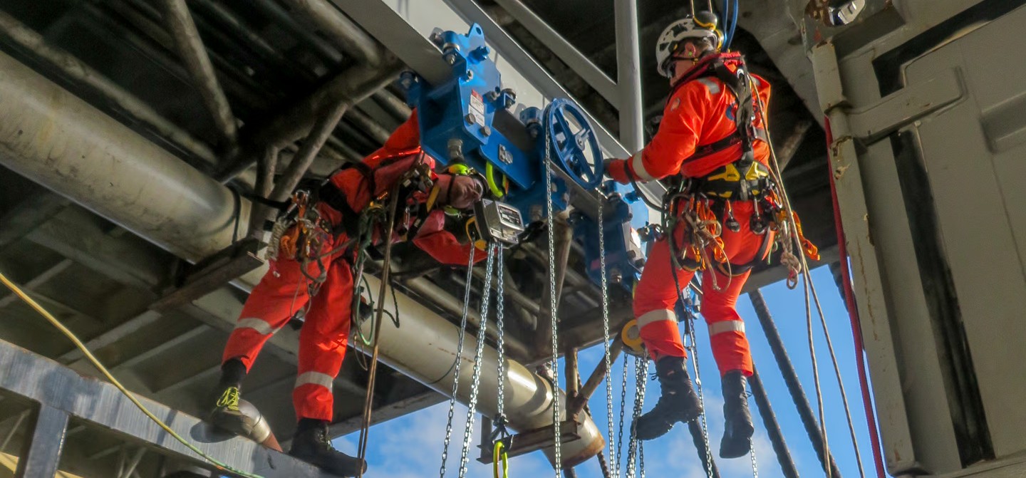 Rope access technicians during lifting operation