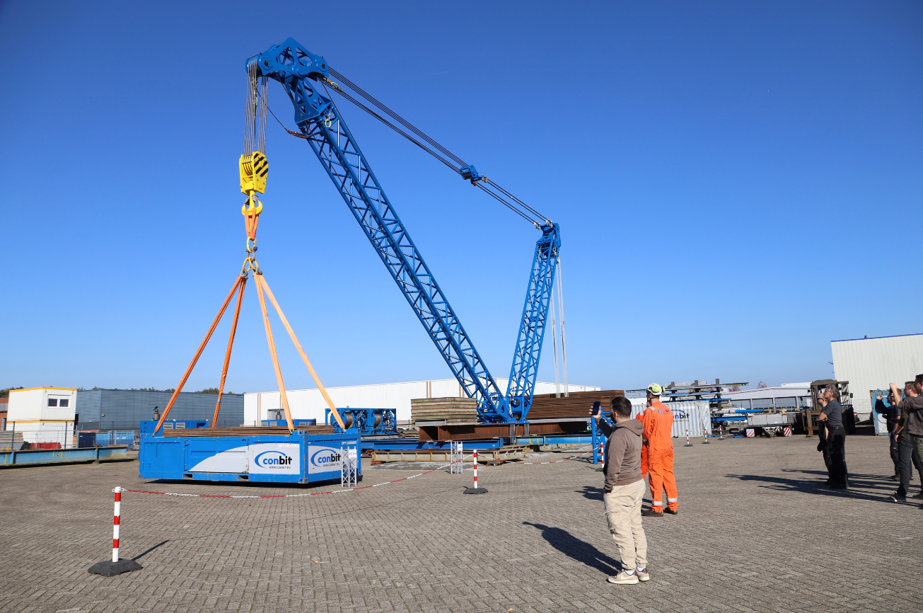 The SL900 modular lifting system during onshore load testing in a new configuration, demonstrating a 10‑tonne lift at a 30‑metre radius. The test validates system performance ahead of offshore deployment for vent stack removal.