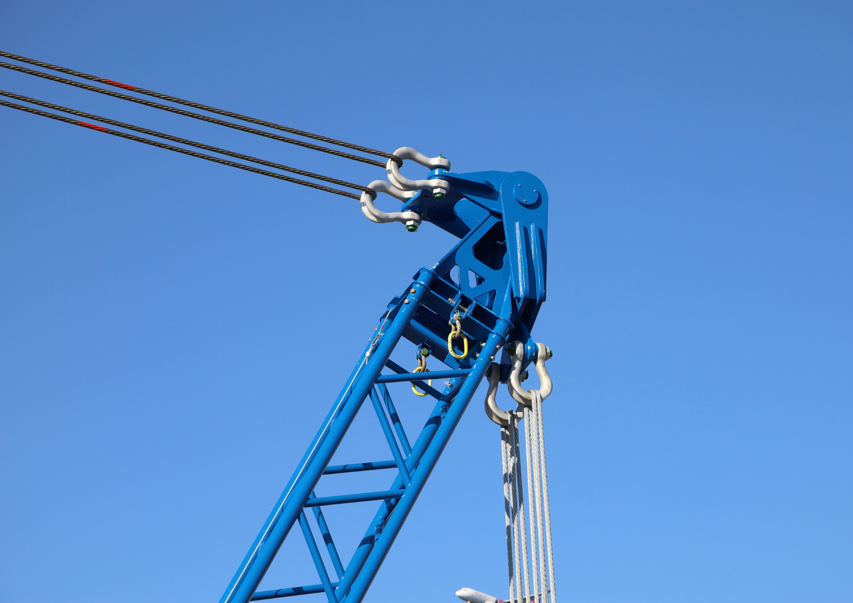 The SL900 modular lifting system undergoing load testing at Conbit’s facility, showcasing its flexible configuration with extended boom sections. The test confirms suitability for offshore vent stack removal in a controlled and engineered lifting operation