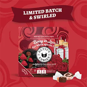 Berry In Love Strawberry Chocolate Swirl Chews | 10pk