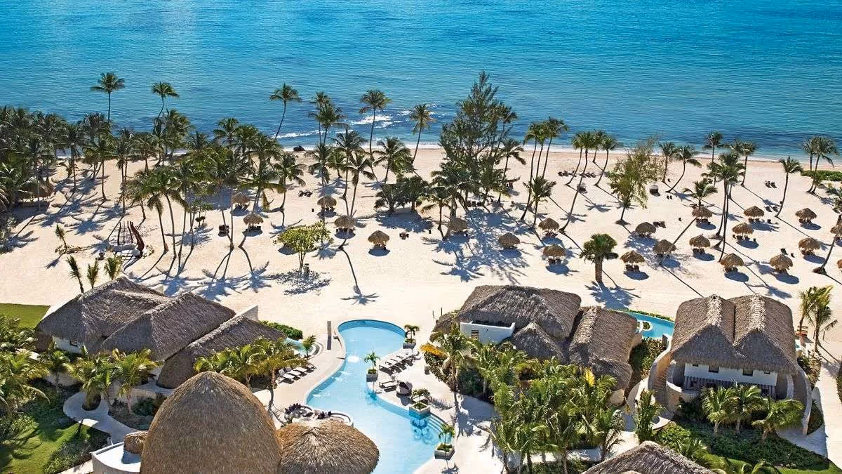 With four swimming pools, including an infinity pool, your team is in for a treat at this fantastic destination at Juanillo Beach.