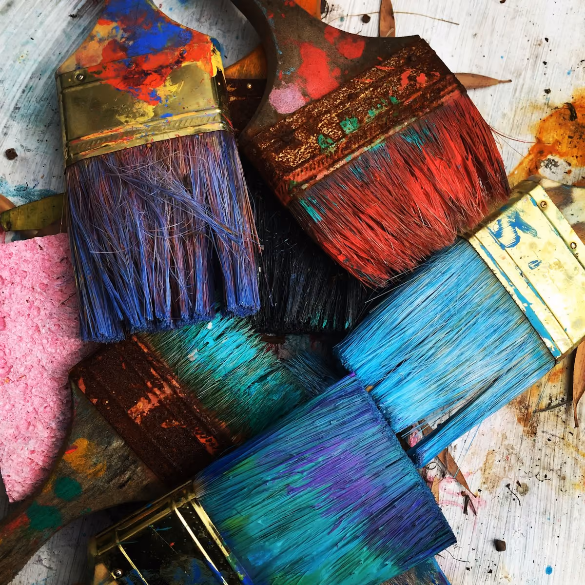 Team mural painting experience guided by street artist