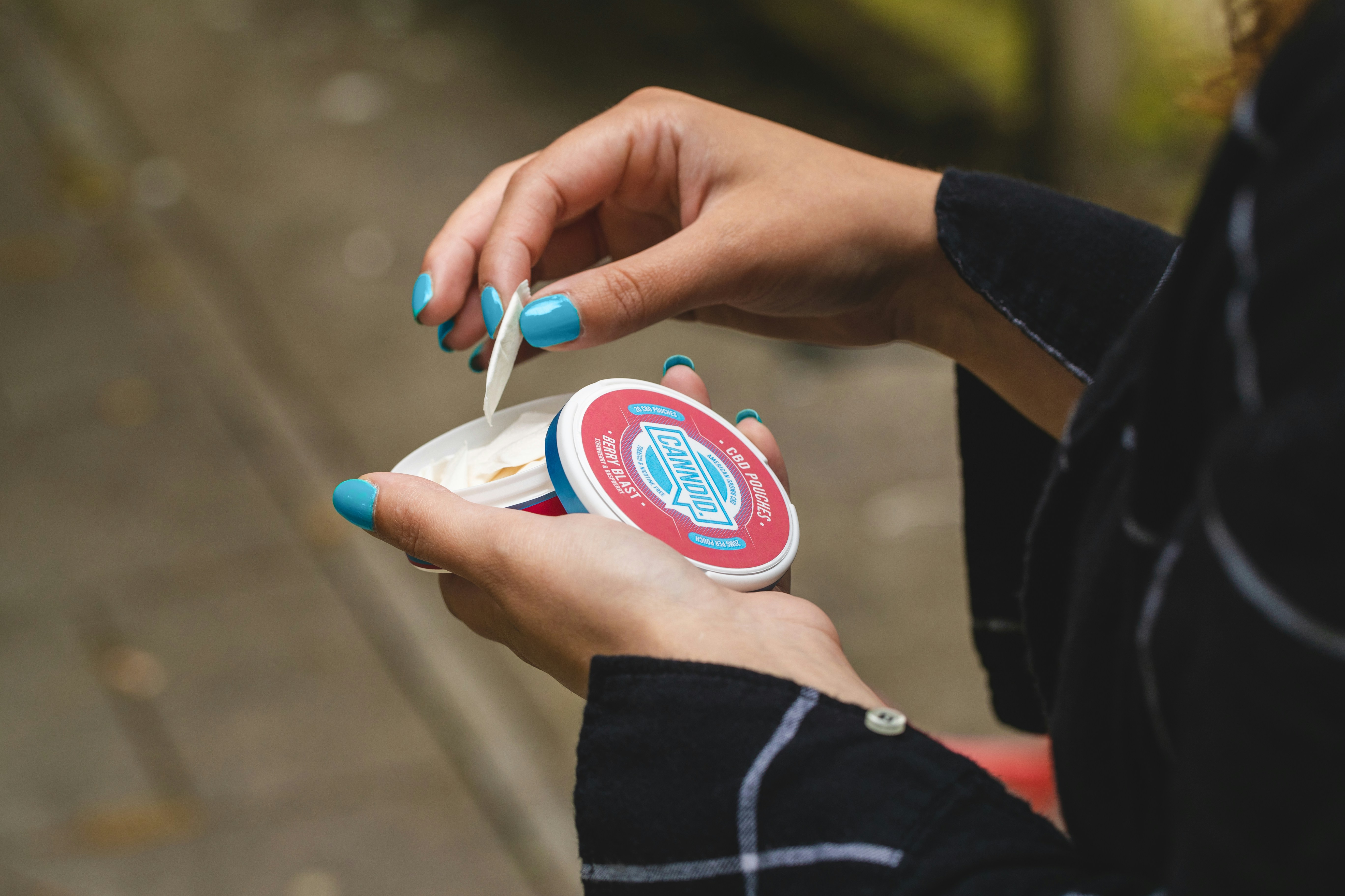 How to Use a Nicotine Pouch: A Beginner's Step-by-Step