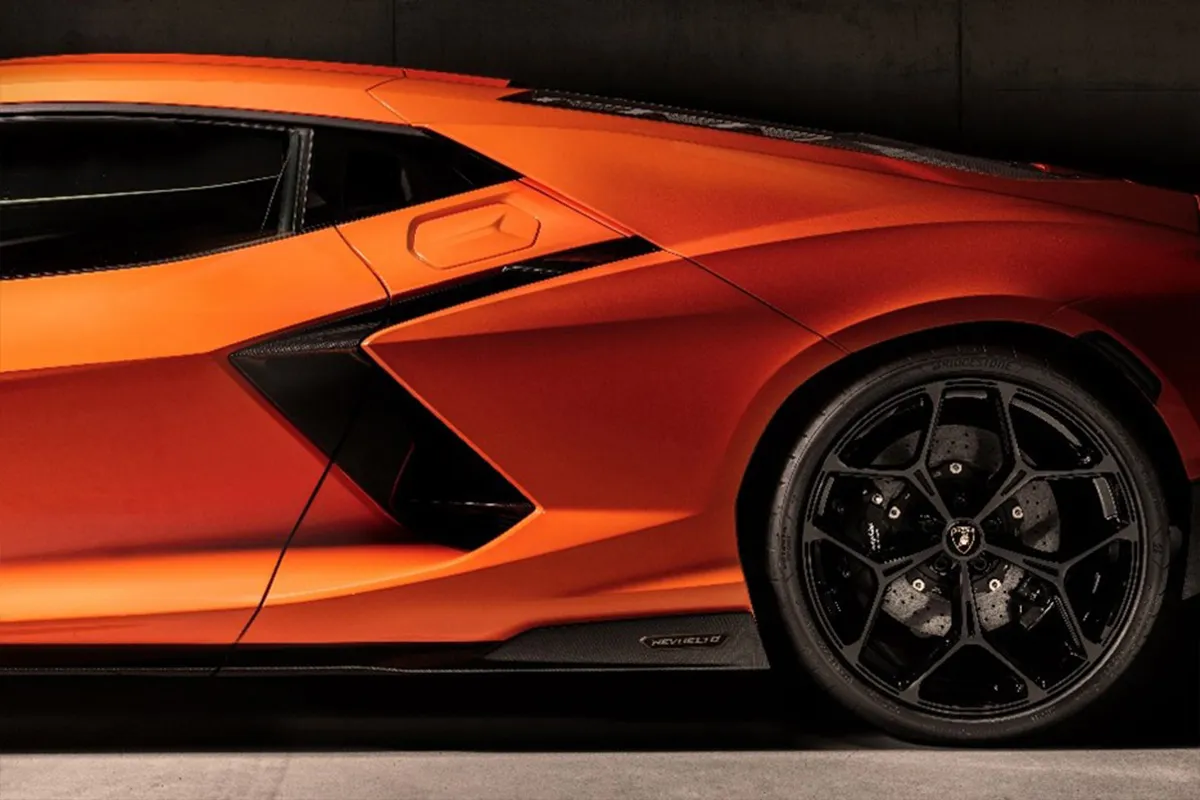 Exclusive Bridgestone Partnership for Lamborghini's First Super Sports V12 HPEV