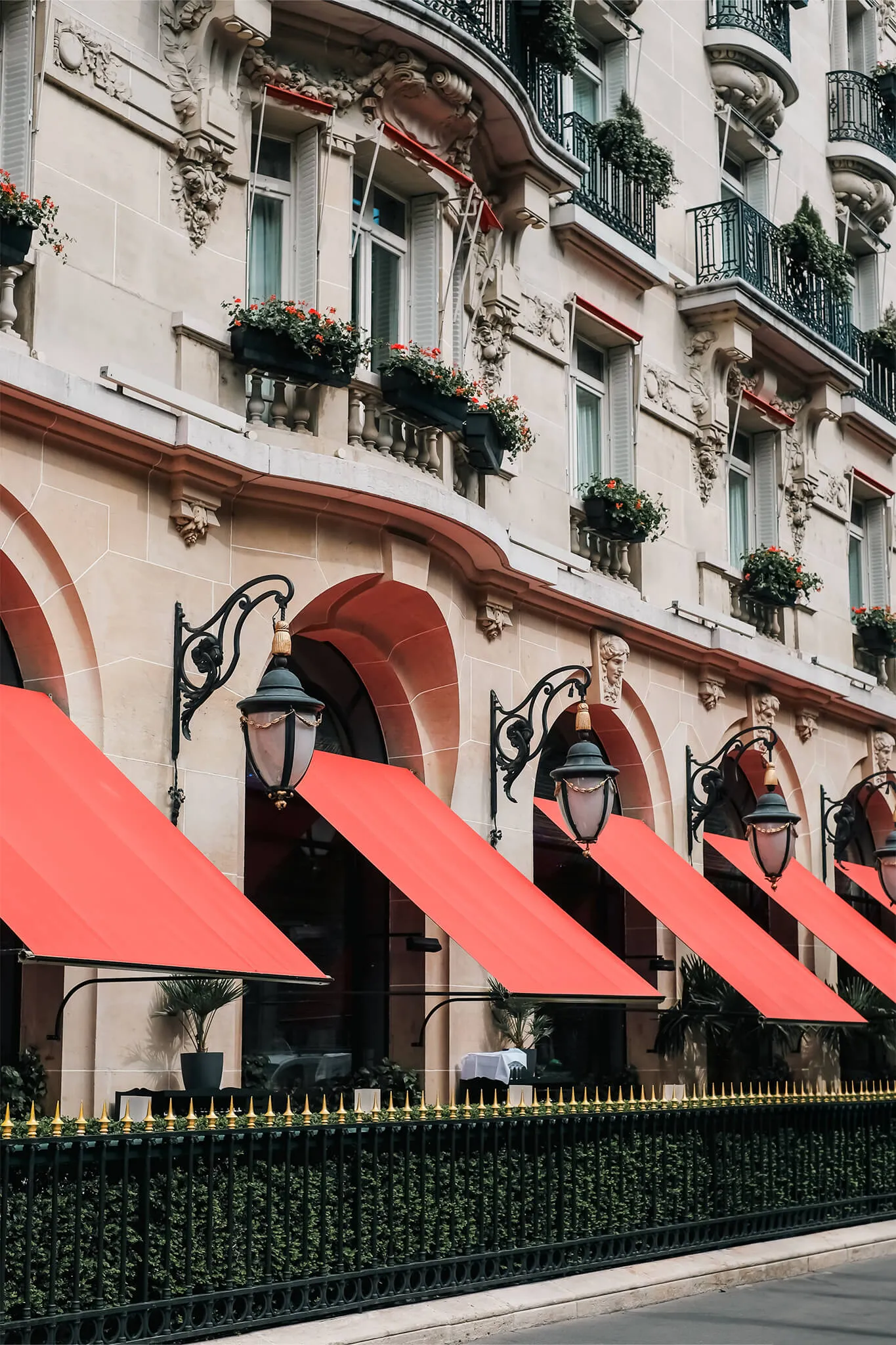 Streetstyle from Paris, France in 2023 | EDG Studios