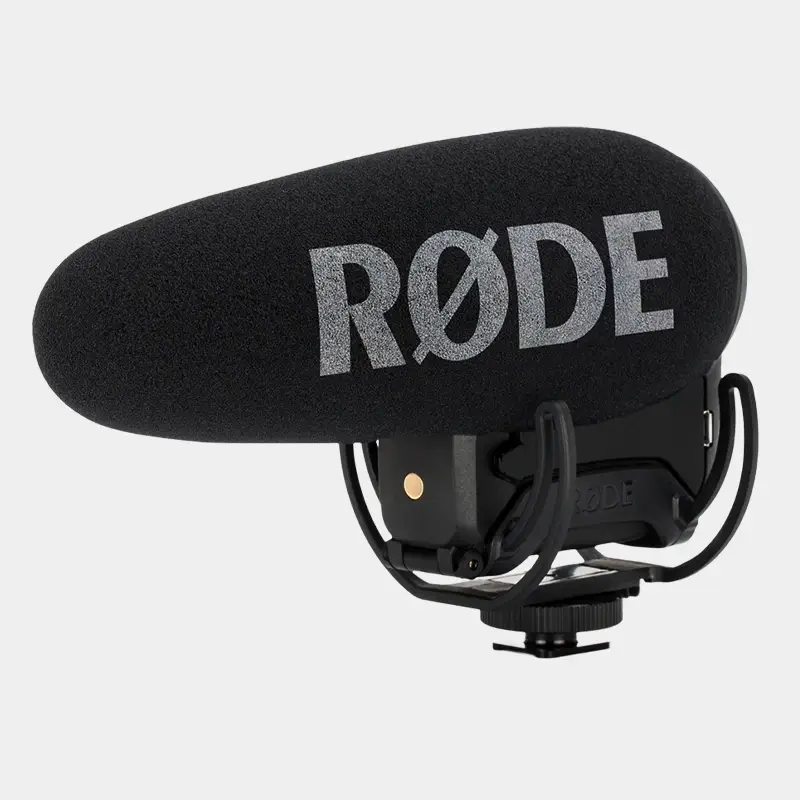 Directional shotgun mic delivering broadcast-quality audio. Perfect for behind-the-scenes coverage, vlogging, or documentary-style shoots.
