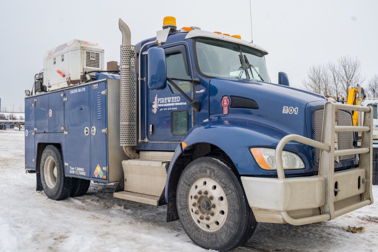 Emergency roadside assistance service truck