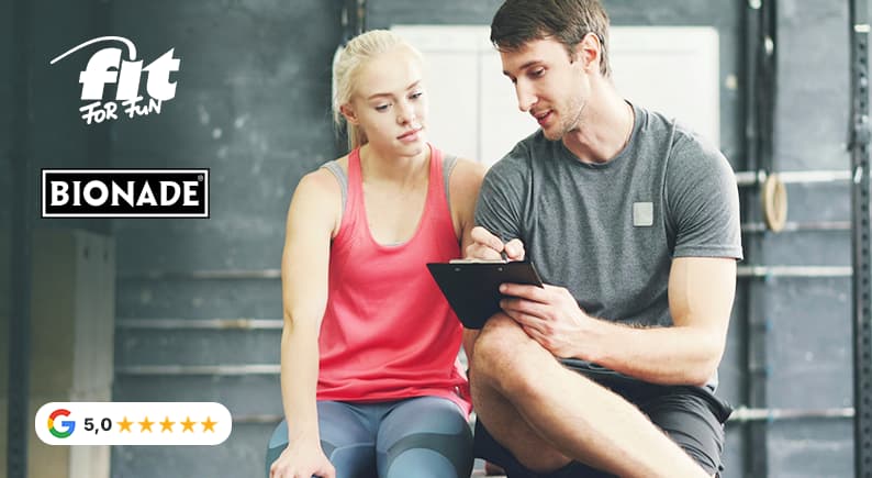 Personal Trainer mit Klientin