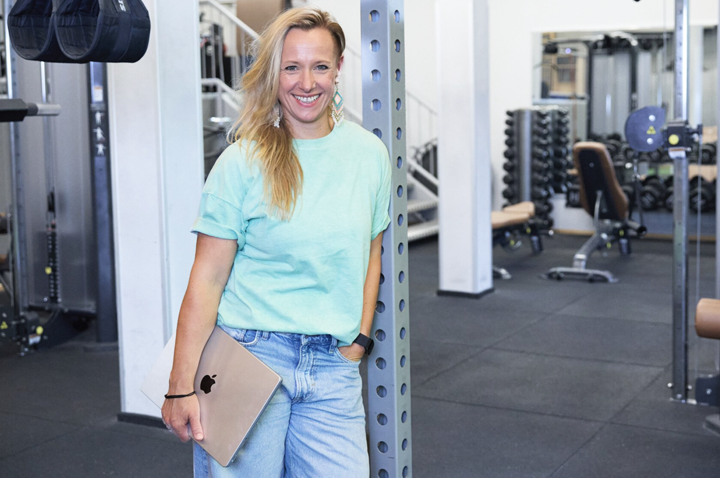 Jennifer Dahlenkamp mit Laptop
