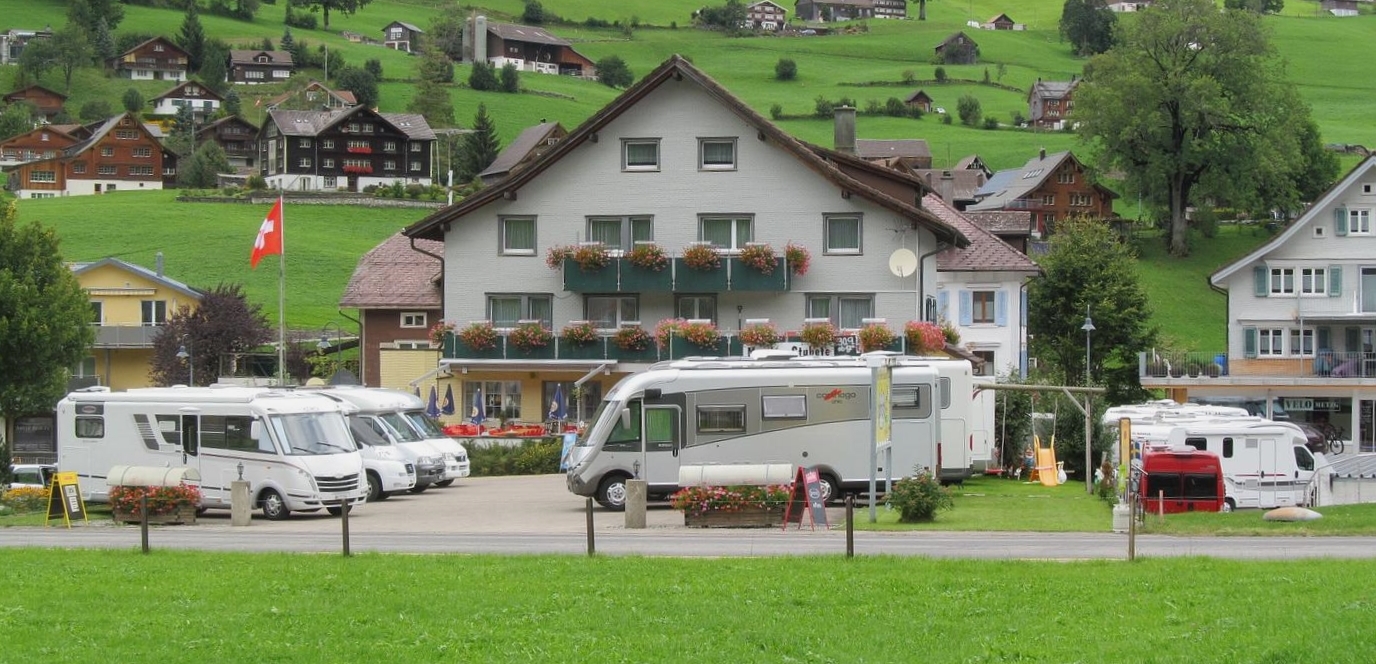 Stellplatz bei einem Restaurant