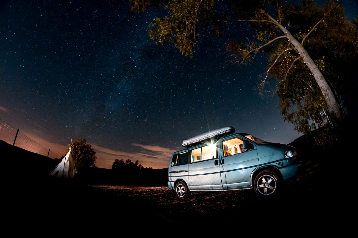Campingplatz bei Nacht