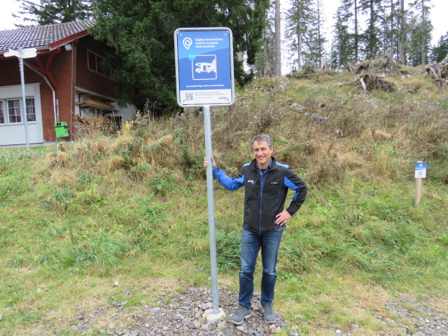 Michael Wehrli am neu installierten Check-In Point der Säntisbahn
