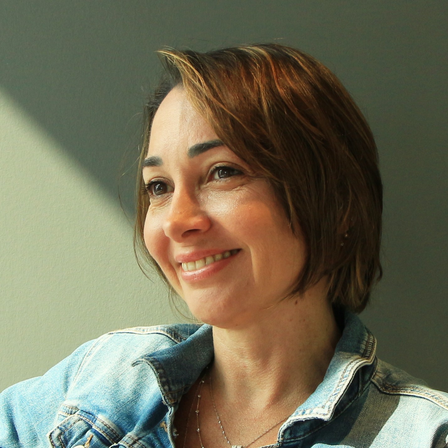 Karina Limongi Headshot