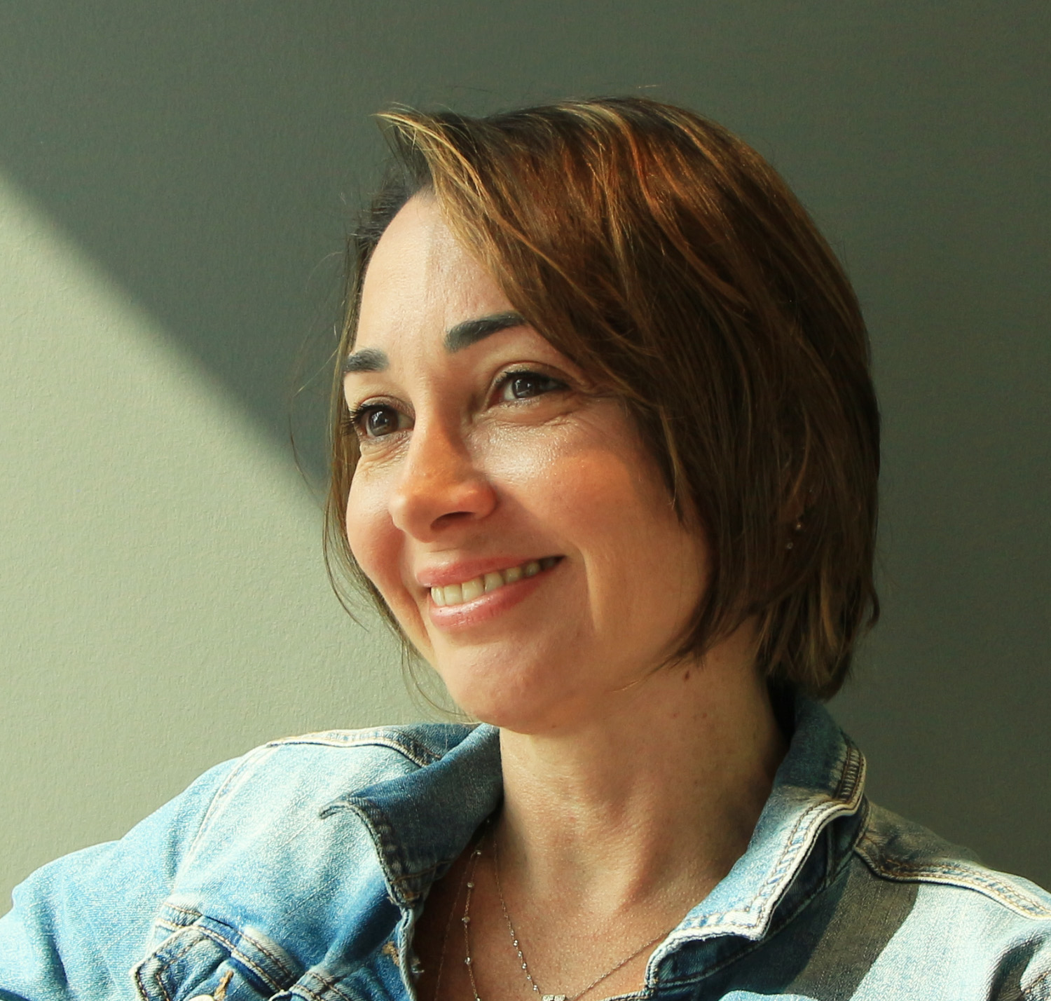 Karina Limongi Headshot
