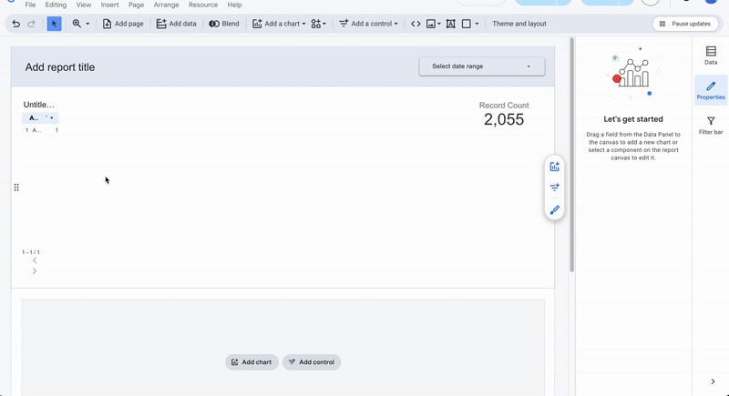 A GIF showing the vertical alignment of two components within a single container in a responsive Looker Studio report.