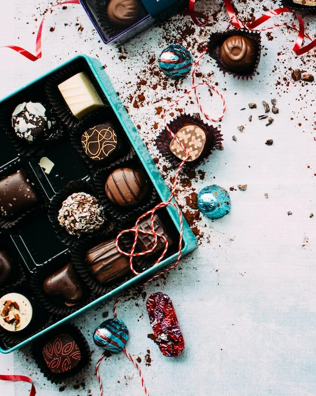 Crafting Delights: DIY Edible Holiday Gifts.