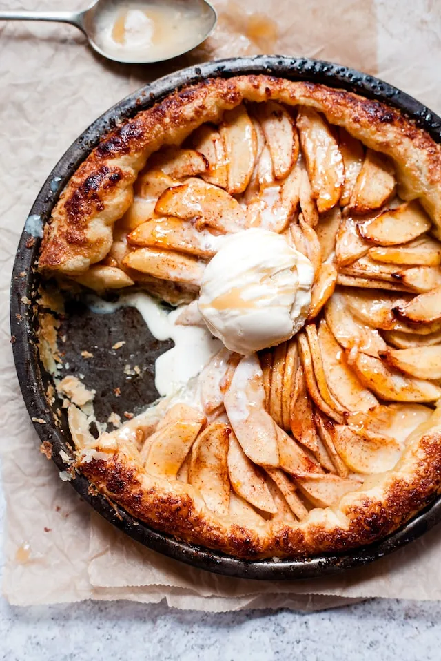The Apple Pie Baking Class that’s Spicing Up Group Holiday Cooking