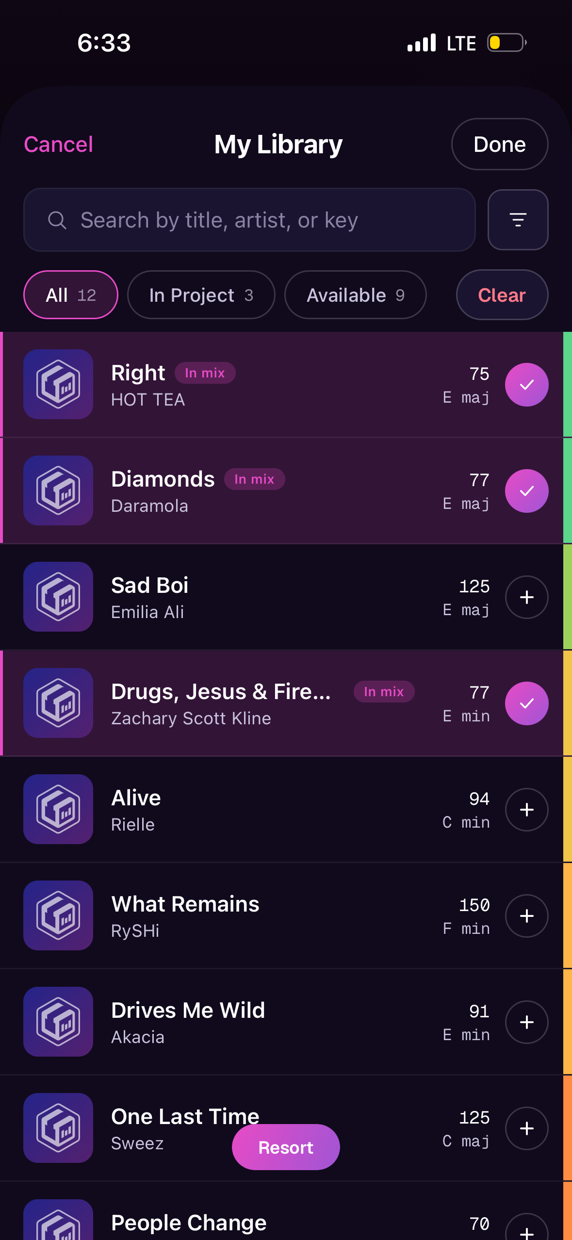 Tuttii song library showing key/BPM match score color coding