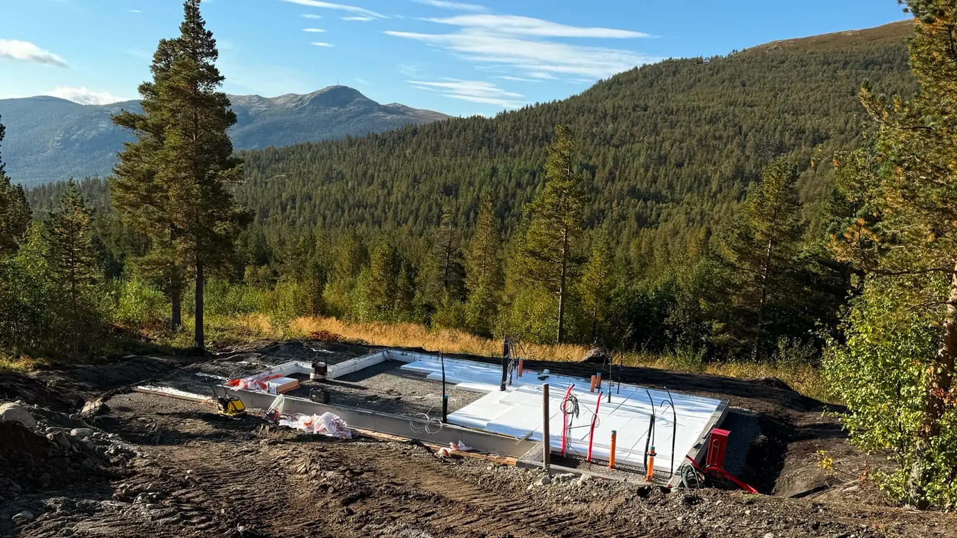 Tomt 31 - med Furutangen 85 under bygging