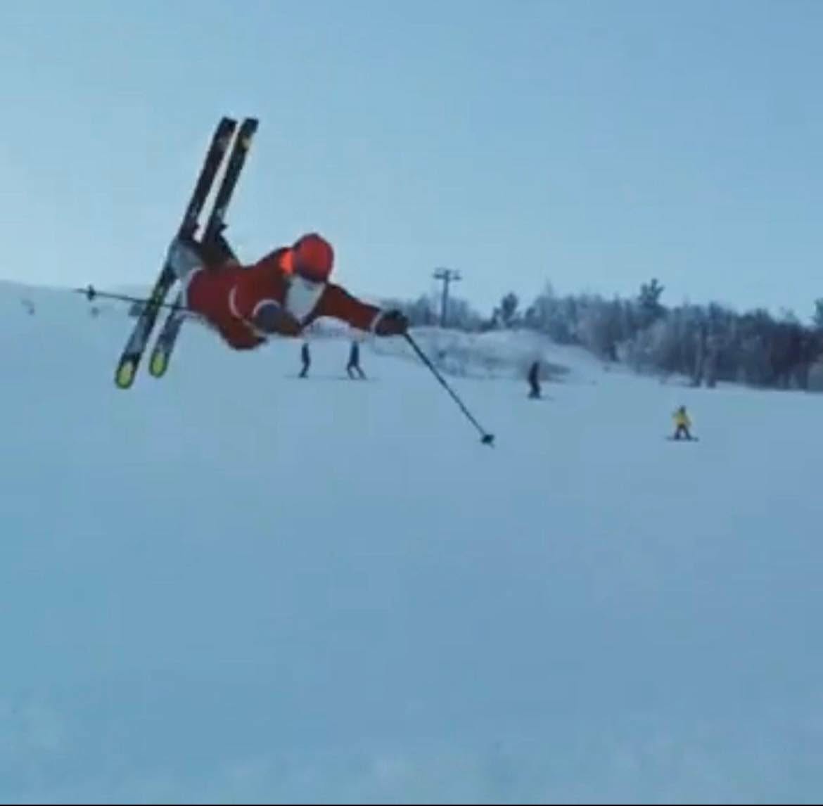 God jul fra Lemonsjøen🎅🏽🎅🏽
Vi har litt mildere vær i dag og til mrg tidlig. 0 grader nå, men fine forhold i bakken . Velkommen.