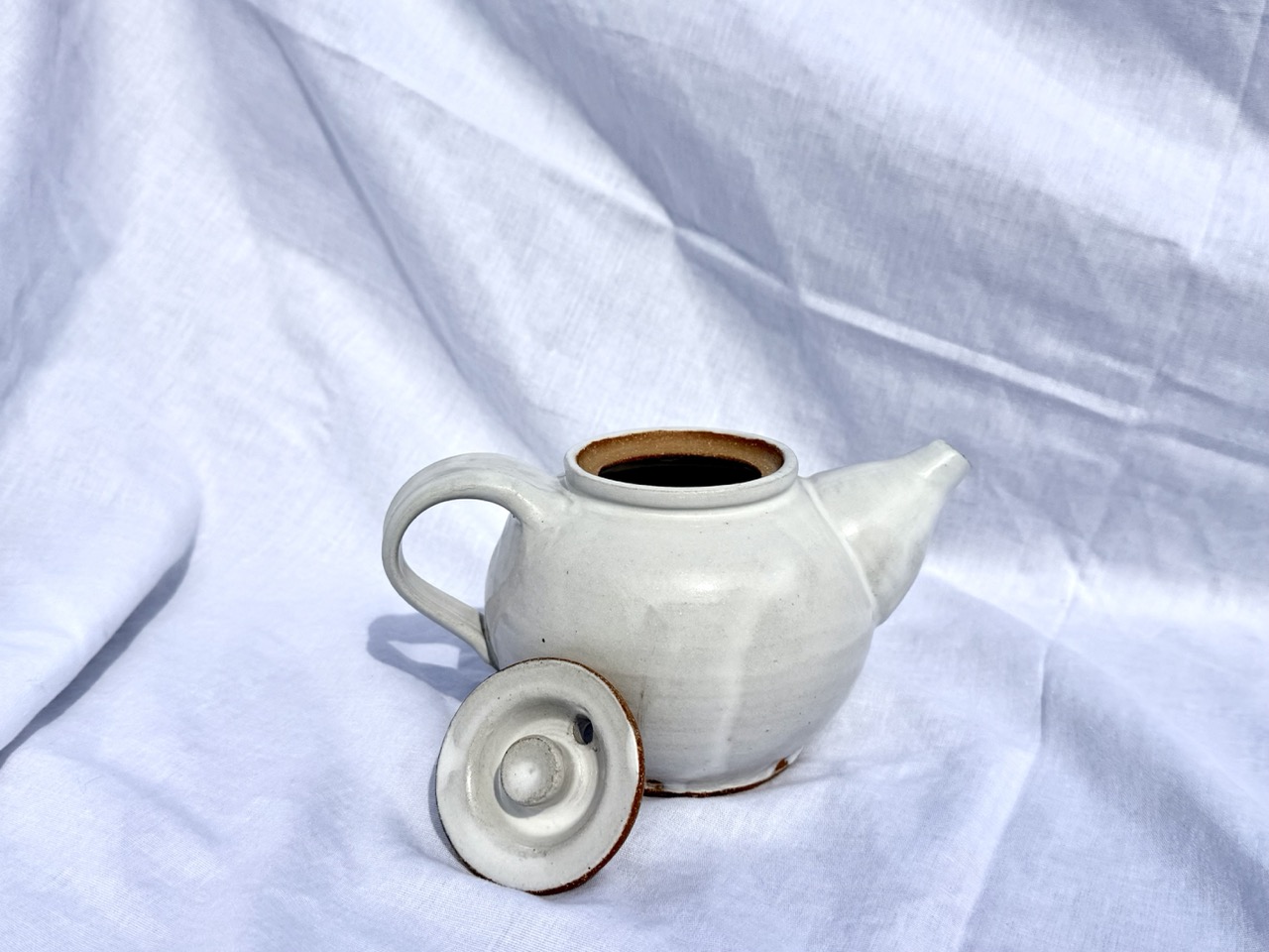 Teapot with lid