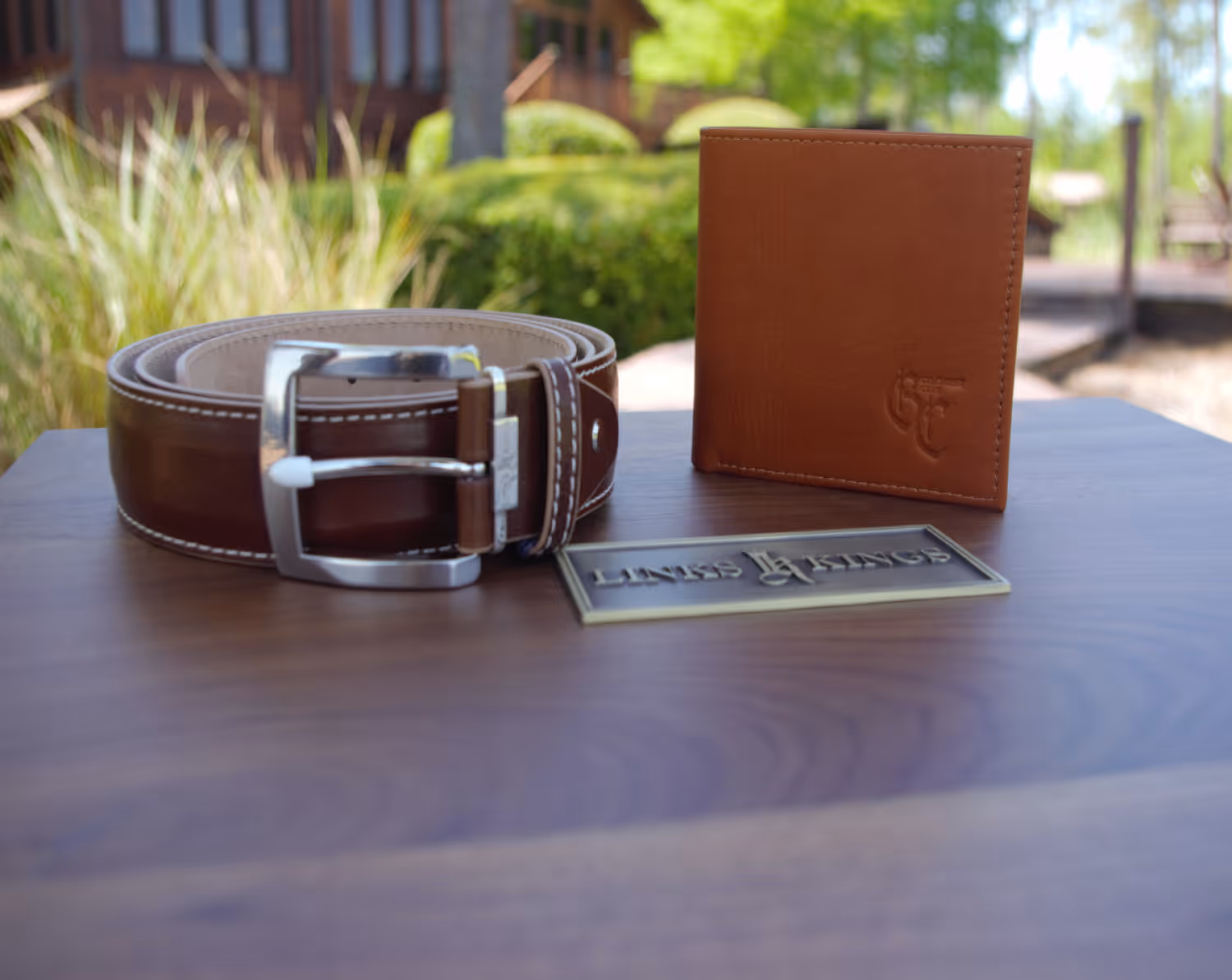 Links Kings wallet and belt