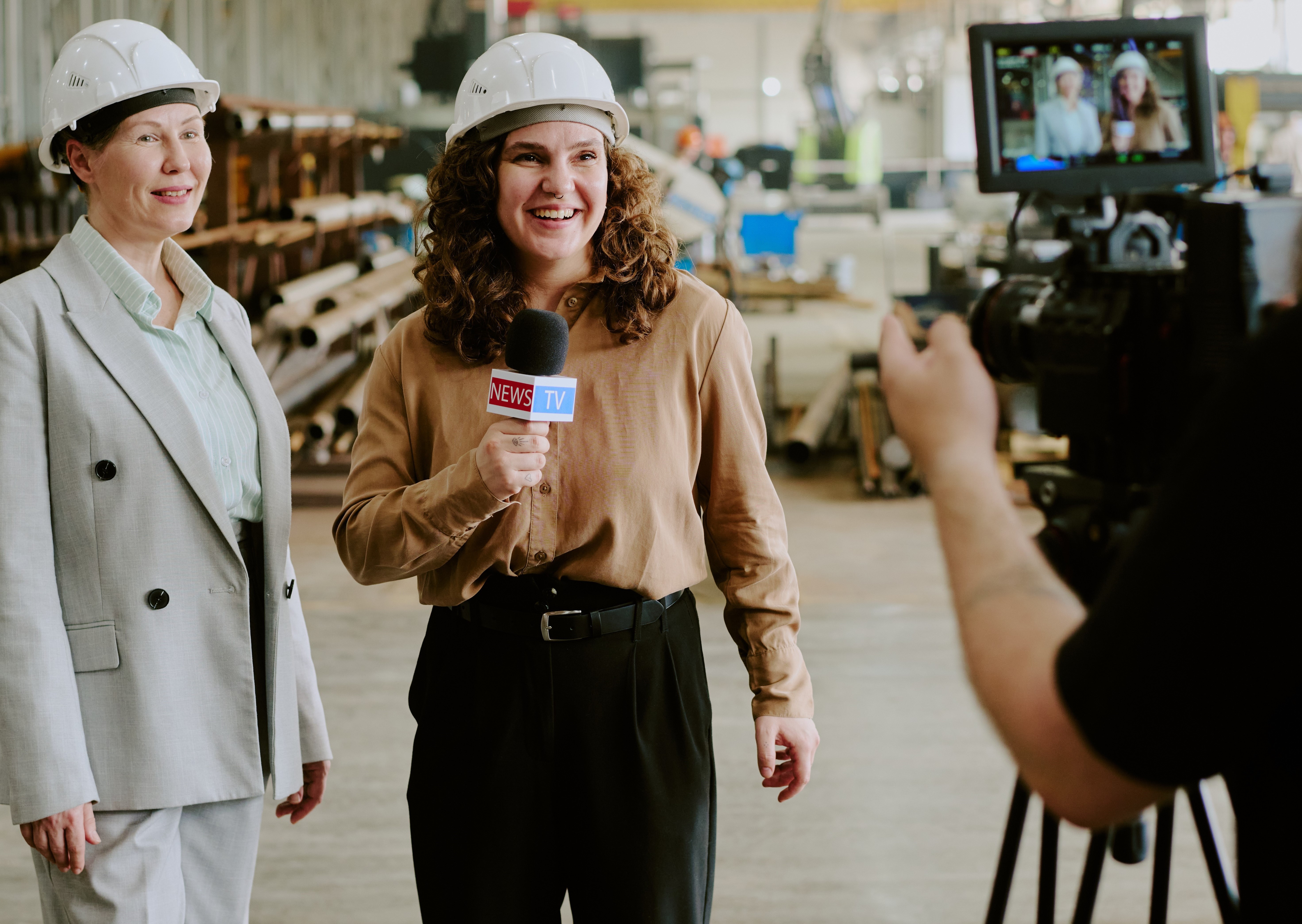 Tournage d’une vidéo d’entreprise dans un environnement industriel avec une interview filmée