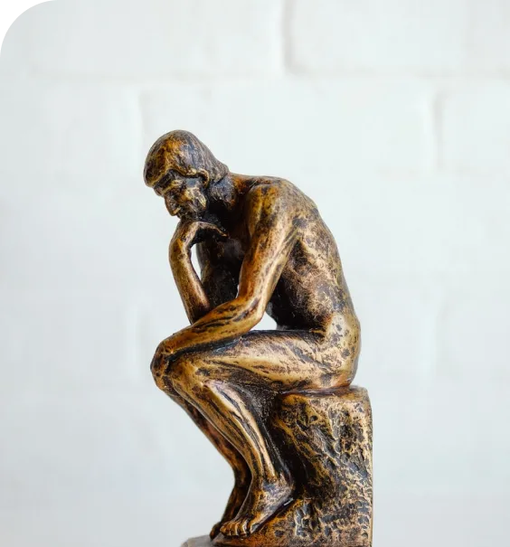 Skulptur Der Denker, Sinnbild für häufig gestellte Fragen an Anwalt und Notar