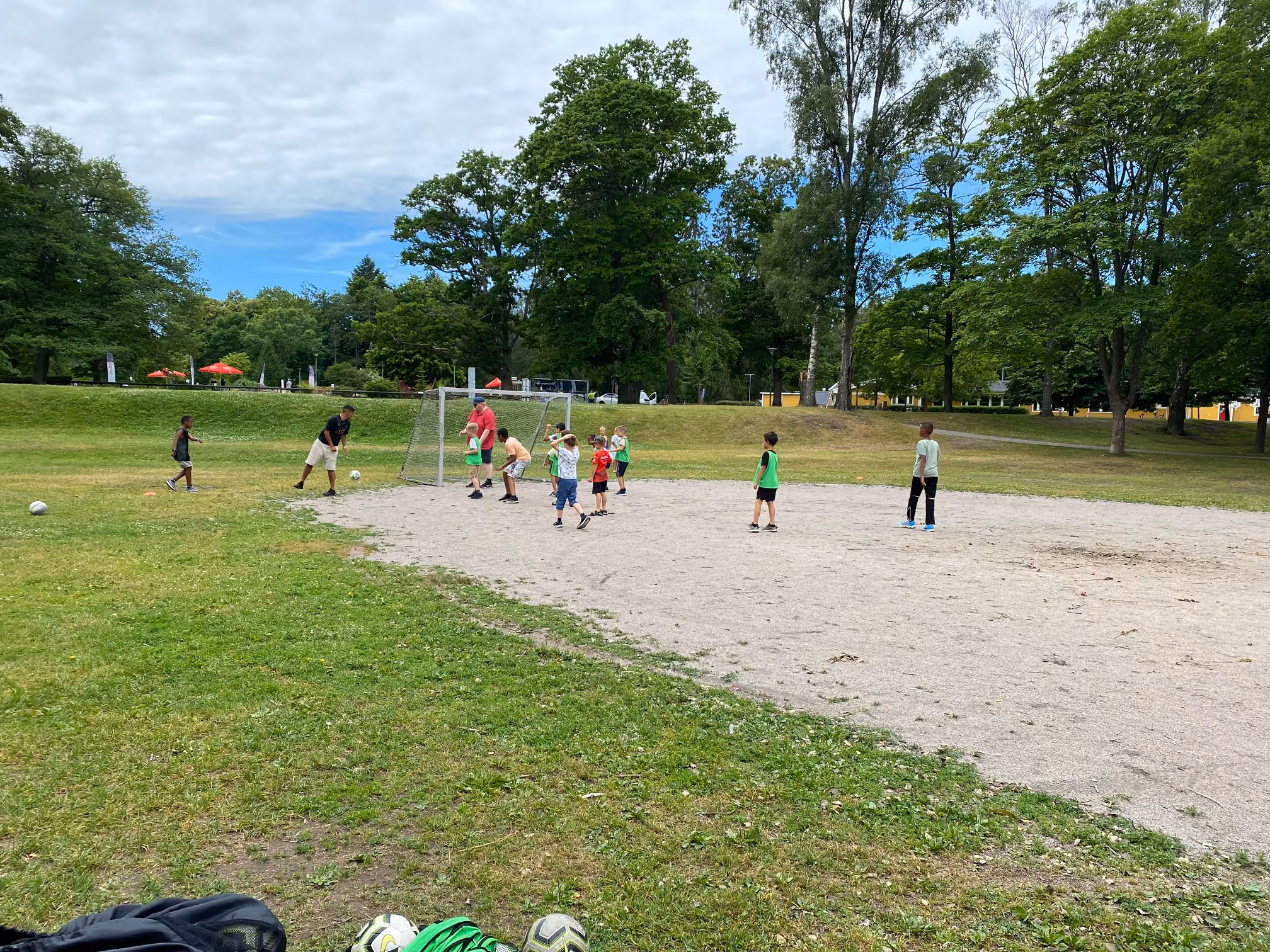 I år kör vi Sommarfotboll igen i Folkparken, Hageby och Navestad