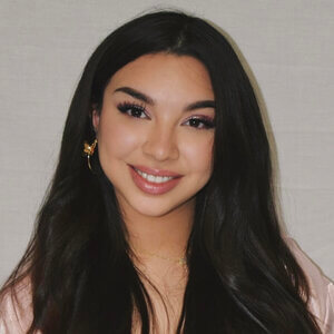 Allison Manzano Headshot