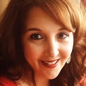 Jennifer Bates Headshot